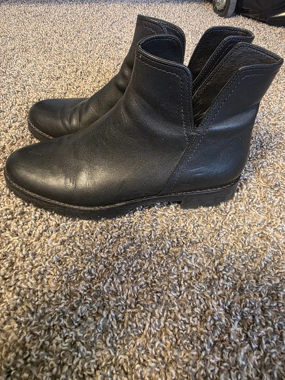 Vince Black Leather Ankle Boots Side Zip Lug Sole Chelsea Booties Women's 7.5